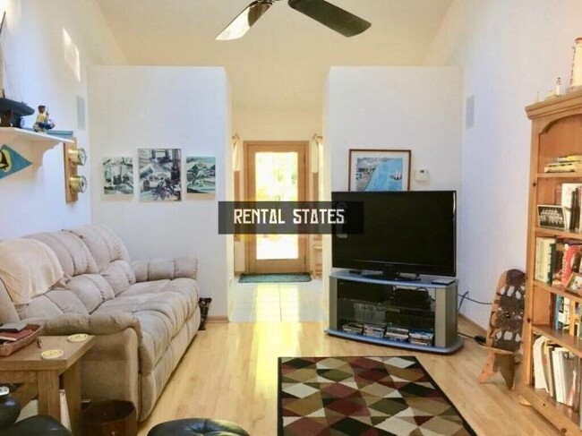 Building Photo - 3 bedroom in Lake Leelanau MI 49653