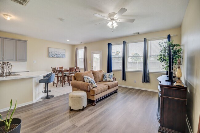 Foto del edificio - 13011 Peppergate Ln