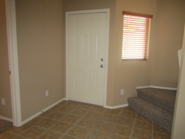 Foto del edificio - SPACIOUS 5BED + LOFT, 3 BATH LOCATED NEAR ...