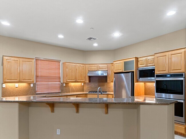 Foto del edificio - Stunning 7 Bedroom Residence Located in Hayward, CA