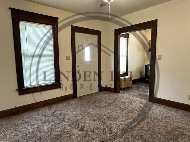 Building Photo - One Bedroom Apartment - All Utilities Paid