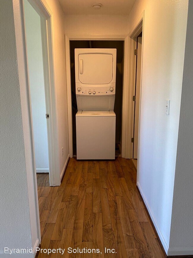 Foto del edificio - 2 br, 2 bath House - 101 NW 8th St #207