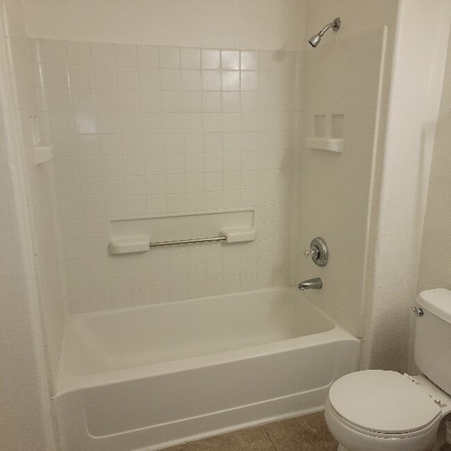 Foto del edificio - Cozy 2 Bedroom Condo in Northwest