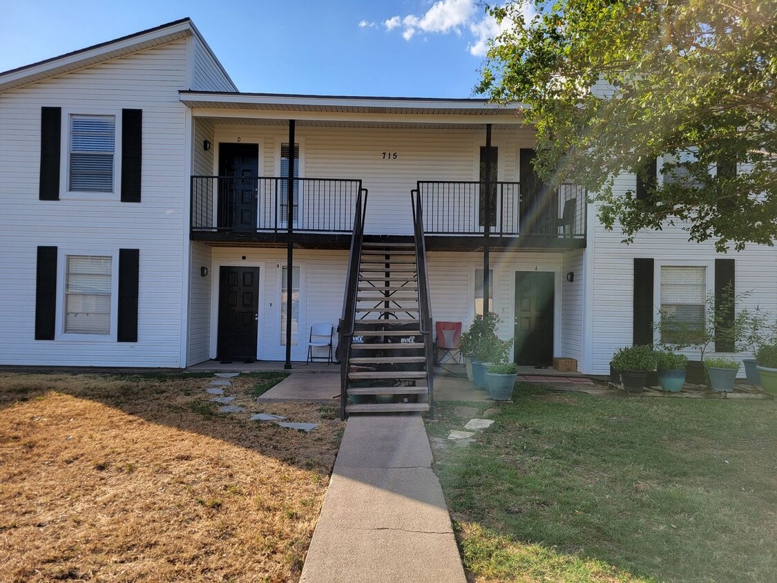 College Station - 2 -Bedroom - 1.5 baths 4- plex downstairs unit. - College Station - 2 -Bedroom - 1.5 baths 4- plex downstairs unit.