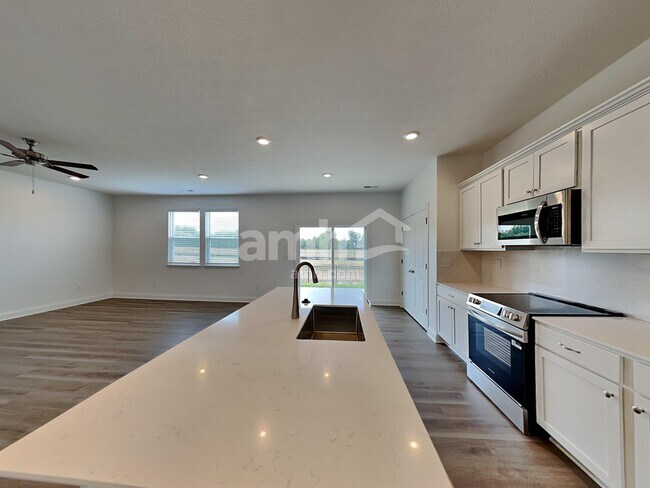 Foto del edificio - 9151 Henley Ave