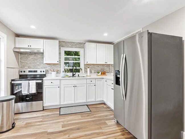 Building Photo - Spacious 3-Bedroom, 2-Bathroom Home in Fai...