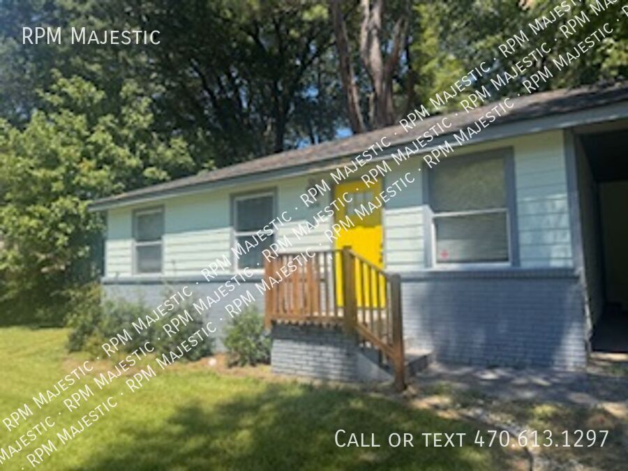 Photo - 2858 Marco St NW-