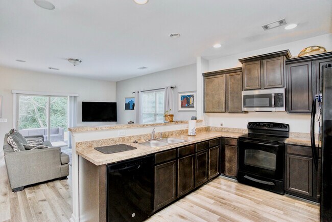 Building Photo - 204 Rivers Edge Cir