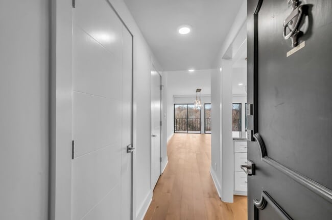 Building Photo - 6666 Brookmont Ter