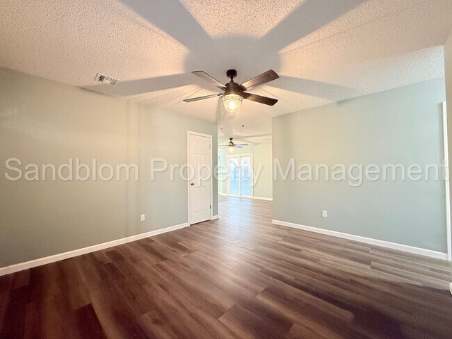 Foto del edificio - For Lease | Pratville | Available Now!