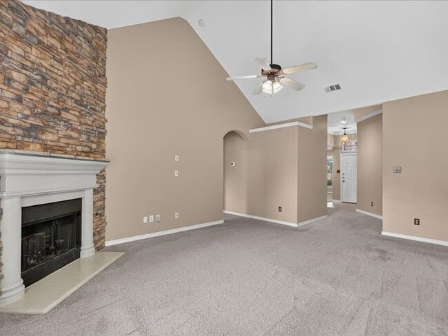 Building Photo - 5912 Meadowglen Dr