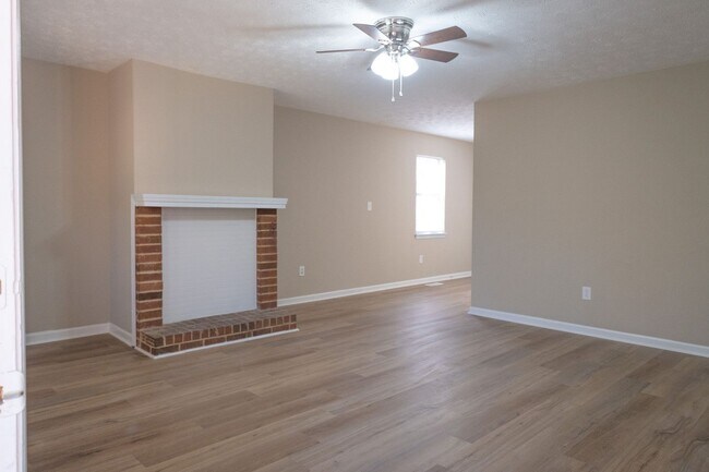 Foto del edificio - Cozy 2 bedroom, 1 bath duplex - Oconee Connector