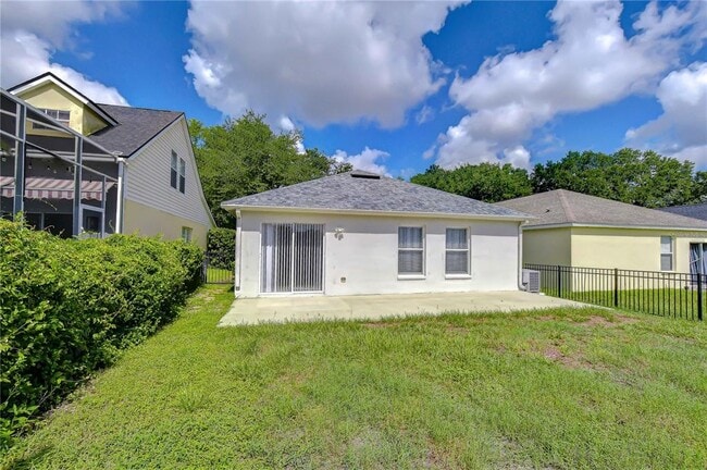 Foto del edificio - 6010 Skylarkcrest Dr