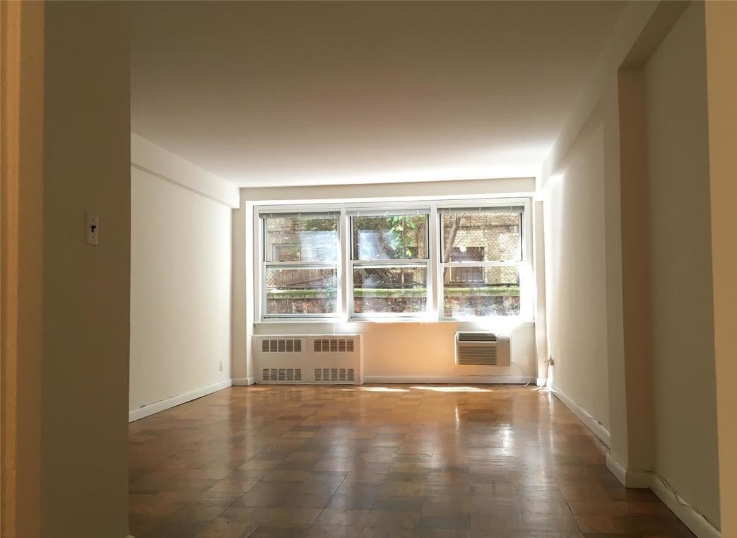 Primary Photo - 204 E 77th St