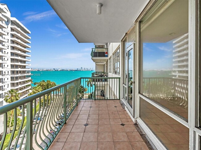 Building Photo - 1408 Brickell Bay Dr
