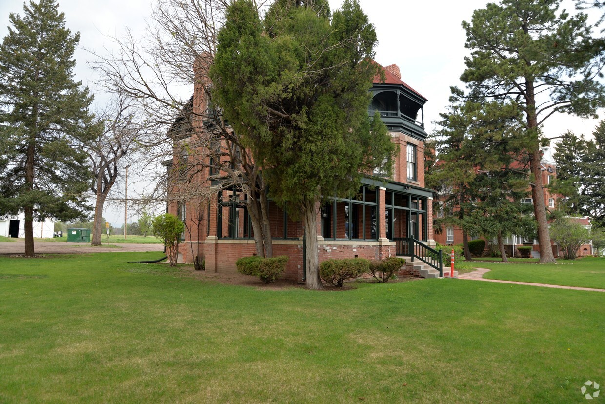 Foto del edificio - Friends Apartments
