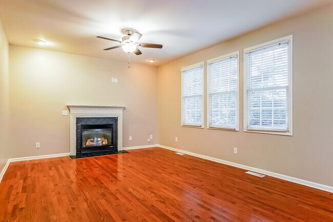 Foto del edificio - 2421 Barton Oaks Dr