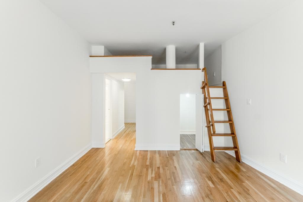 Primary Photo - 1 Astor Pl