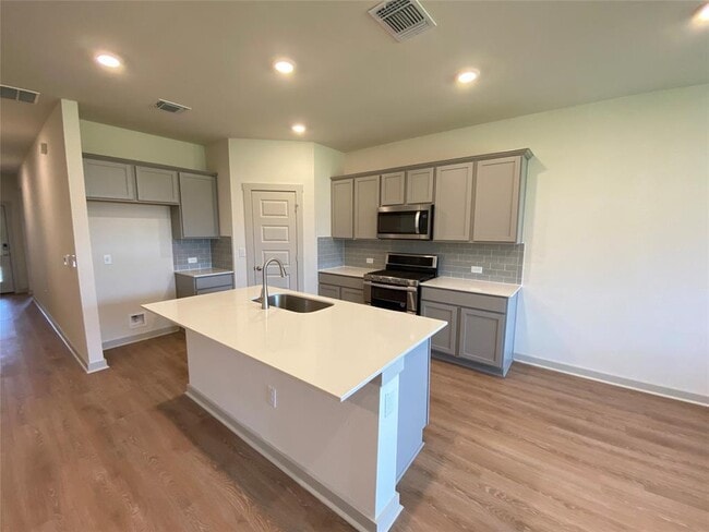 Building Photo - 2205 Sisterdale Ln