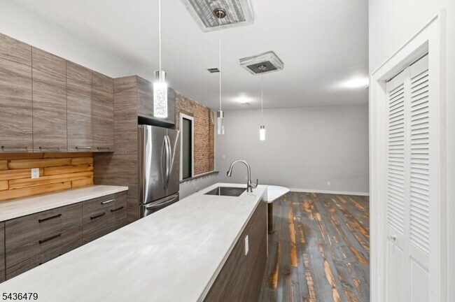 Foto del edificio - 180 Spring St