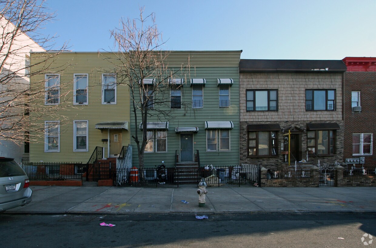 Building Photo - 743 41st St