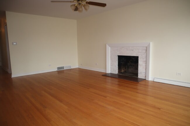 Building Photo - 3112 W 101st Pl