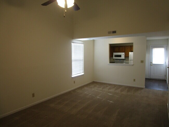 Foto del edificio - 2406 Calder Ct