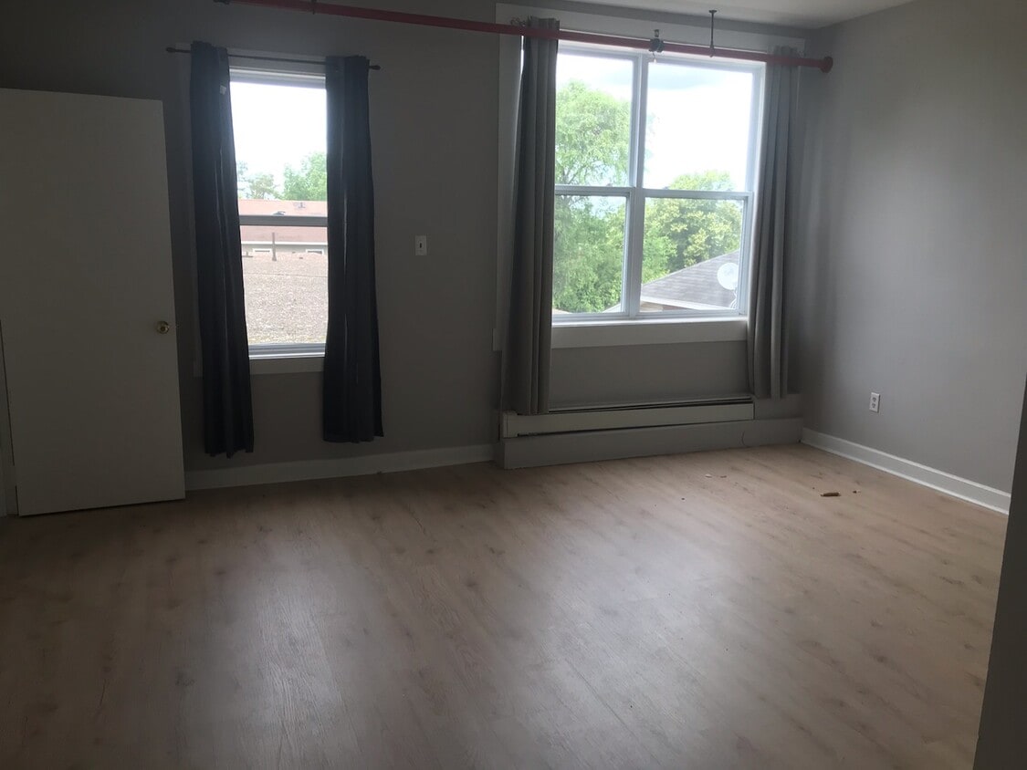 Building Photo - Beautiful Historic Building