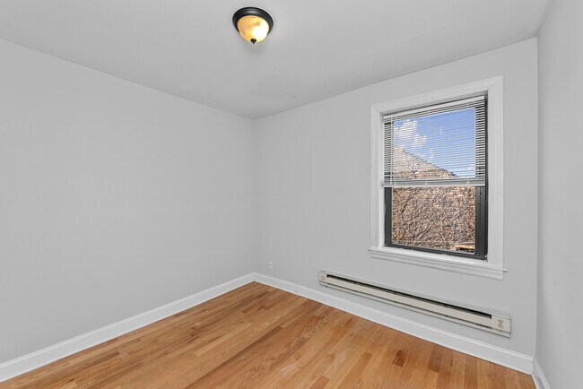 Foto del edificio - 3726 N Pine Grove Ave