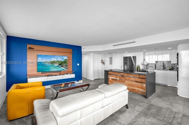 Foto del edificio - 7135 Collins Ave