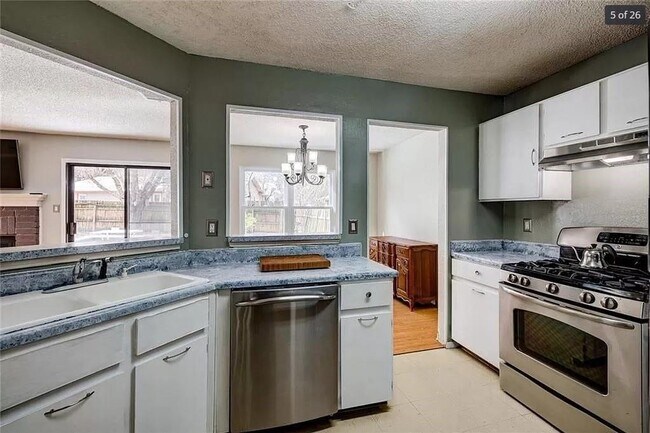 Foto del edificio - 1102 Greenbriar Loop