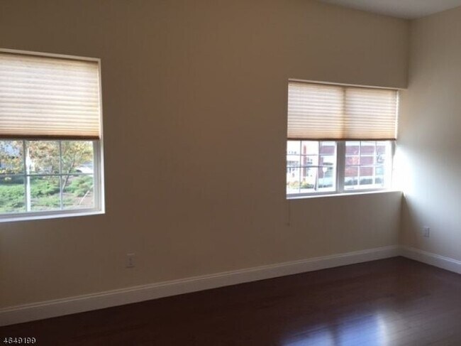 Building Photo - 135 Main St