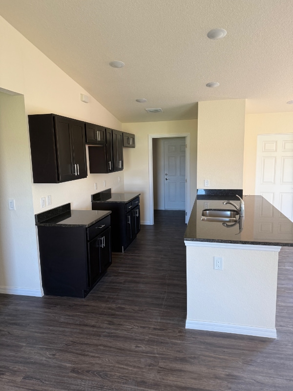 Building Photo - 1154 Capri Cir