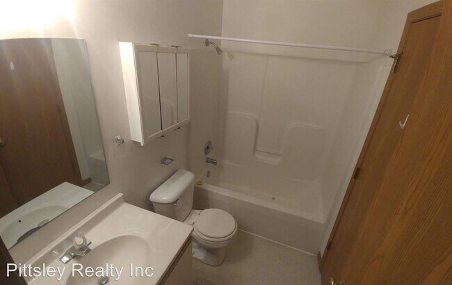 Building Photo - 3 br, 3 bath Apartment - 1025 Regent Drive