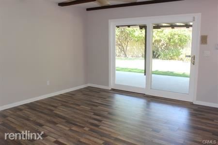 Primary Photo - 515 E Meadowbrook Ave