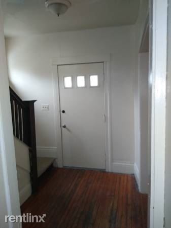 Building Photo - 3 br, 1 bath House - 8 Mitchell St