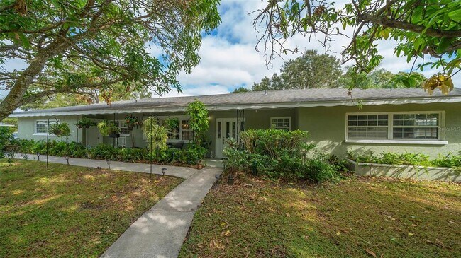 Building Photo - 2709 Siesta Dr
