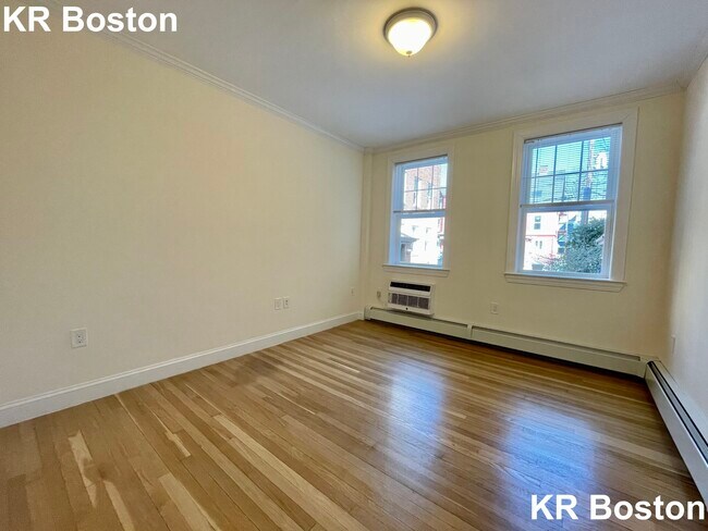 Building Photo - 11 Harris St