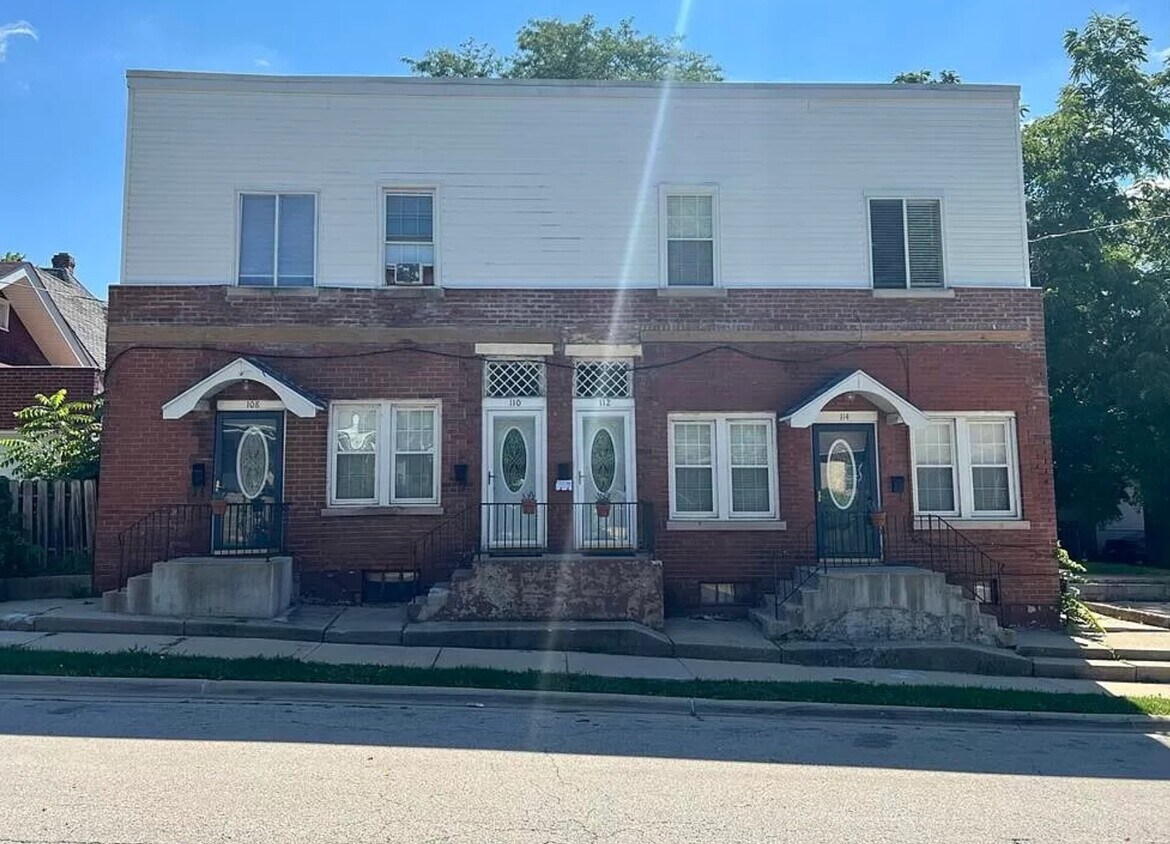 Foto principal - 108 S Chicago Ave