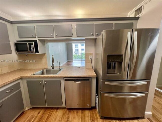 Photo - 1666 West Ave Apartment