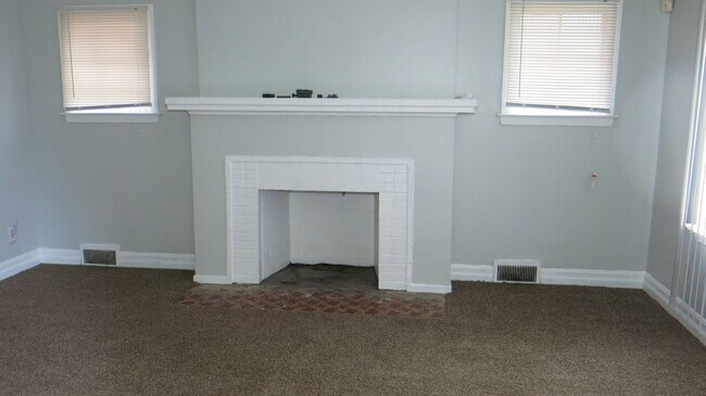 Building Photo - 5543 Haverhill St