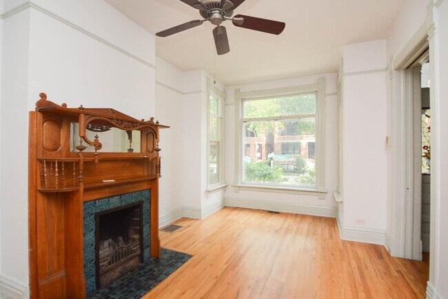 Building Photo - 3214 N Racine Ave