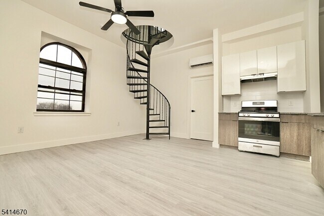 Foto del edificio - 536 Central Ave