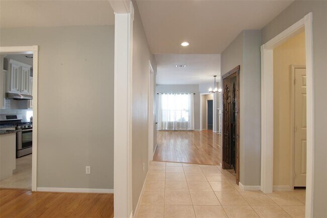 Foto del edificio - 1711 Hoyt Ln