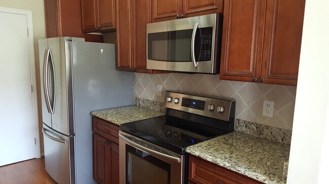 Foto del edificio - 3814 Summerwood Ct.