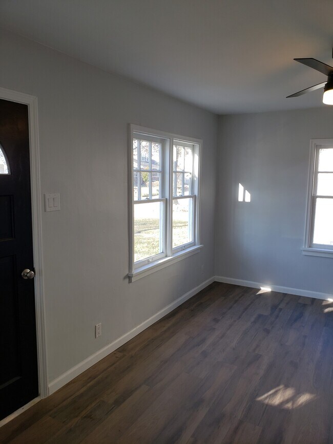 Foto del edificio - 1226 Lindenwood Ave