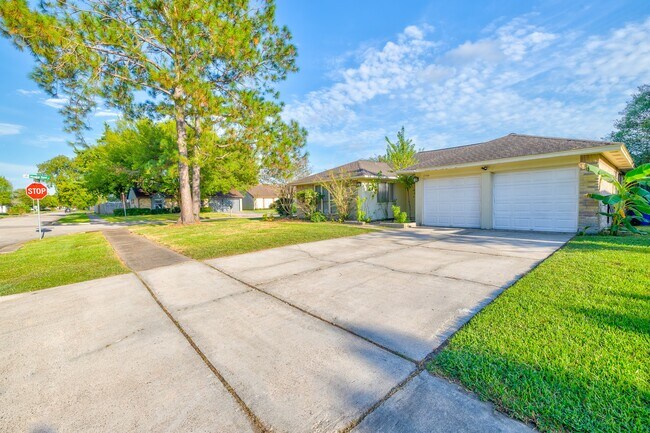 Foto del edificio - 2799 Wood Hollow Dr