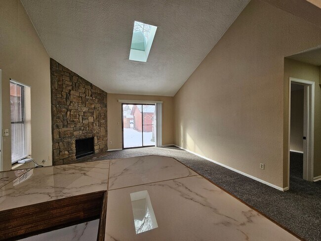 Foto del edificio - Available Now! Lakewood 2 Bed 2 Bath Duplex w/ Garage and Large Fenced Yard
