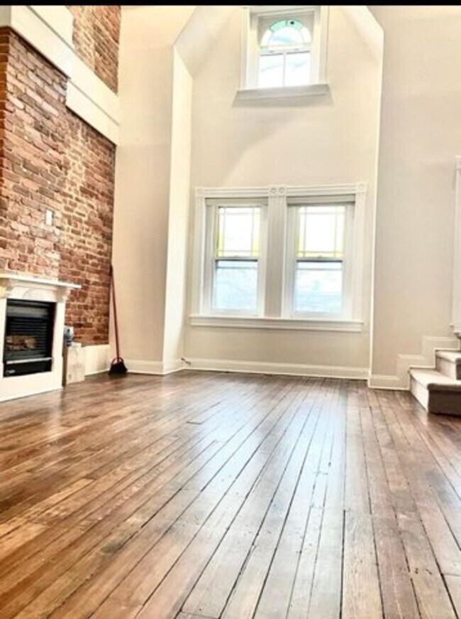 Foto del edificio - Shaw - Sunny 3 Bedrooms/Two full Baths