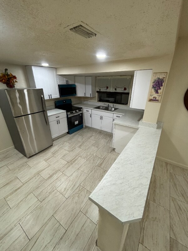 Building Photo - 2545 Lamee Ln